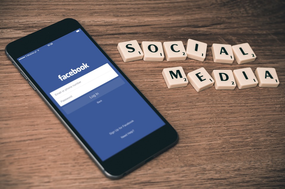 Il Ruolo dei Social Network nella Politica Contemporanea